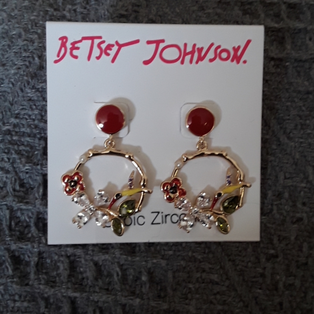 NWT  Betsey Johnson CZ FLOWER HUMMINGBIRD EARRINGS - Picture 4 of 8